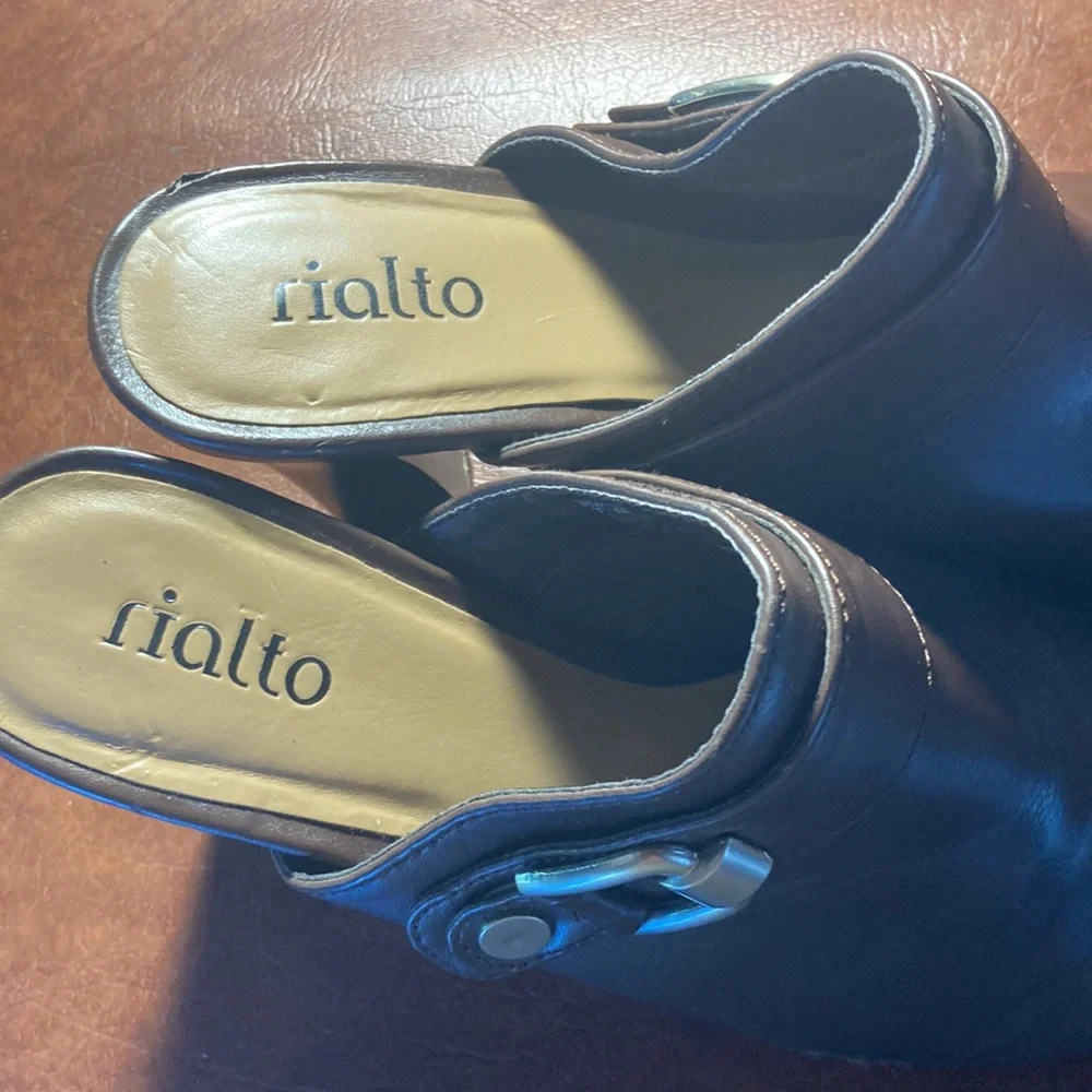 Rialto with mule hills . Brown Leather with a buckle on both shoes. Size 7/2 med - Picture 2 of 5